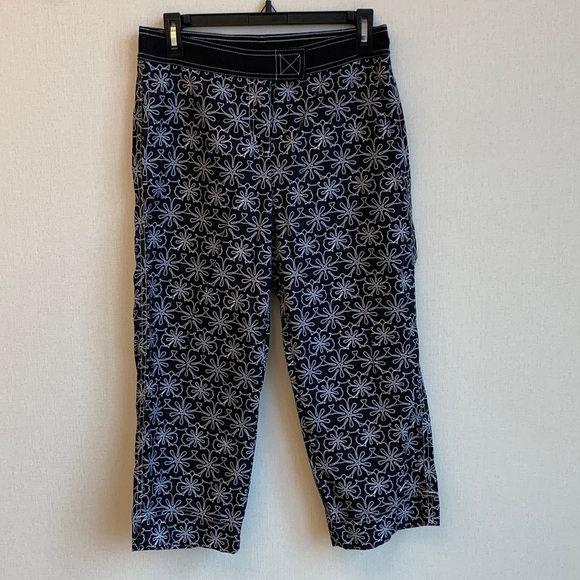 Nike Pants - Nike Waterproof Active Capris • Sz S (4-6)